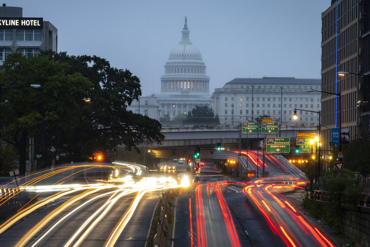 Strassenszene in Washington mit Blick aufs Capitol