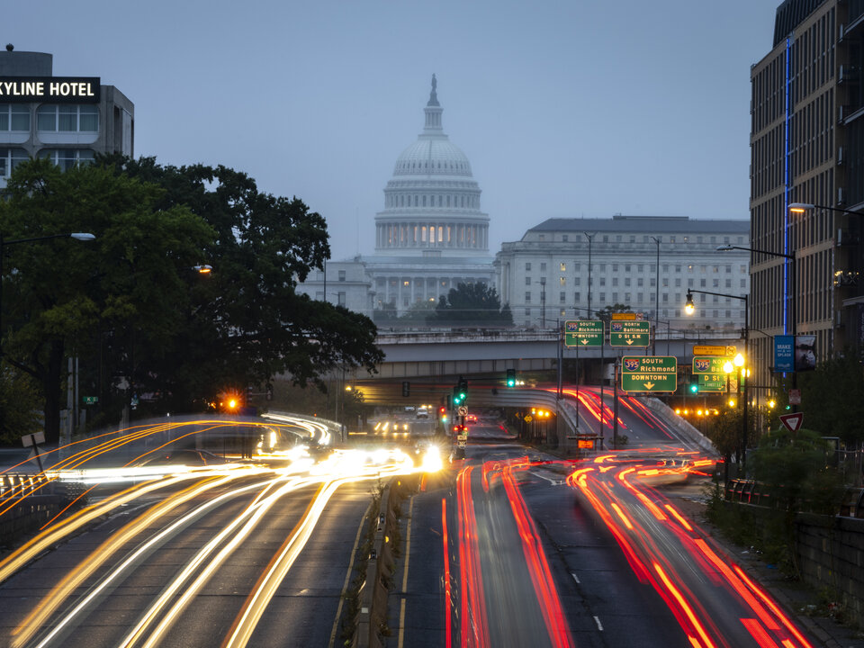 Strassenszene in Washington mit Blick aufs Capitol