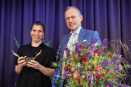 Preisträgerin Gianna Molinari und Bankpräsident Dr. Jörg Müller-Ganz