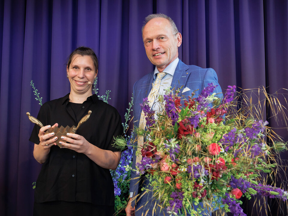 Preisträgerin Gianna Molinari und Bankpräsident Dr. Jörg Müller-Ganz